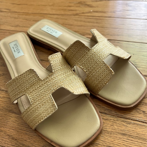Steve Madden Shoes - Steve Madden rattan slippers